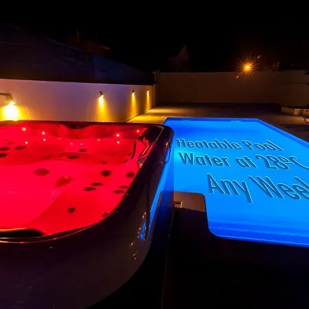 Aqua-jacuzzi-heatable Pool-sauna-gym-snooker