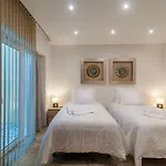 Aqua-jacuzzi-heatable Pool-sauna-gym-snooker Villa