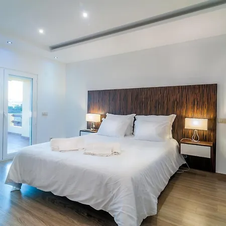 Aqua-jacuzzi-heatable Pool-sauna-gym-snooker Vila