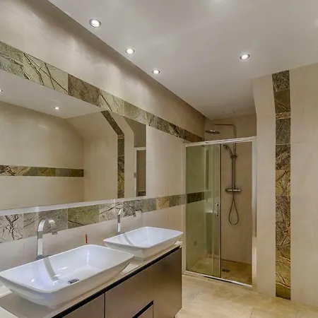 Aqua-jacuzzi-heatable Pool-sauna-gym-snooker 别墅