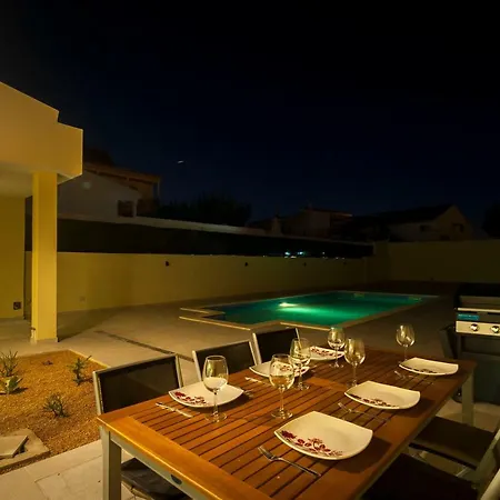 Aqua-jacuzzi-heatable Pool-sauna-gym-snooker 别墅 阿尔布费拉