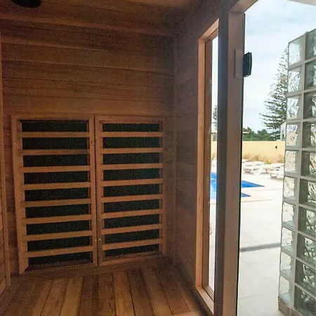 Aqua-jacuzzi-heatable Pool-sauna-gym-snooker * Αλμπουφέιρα