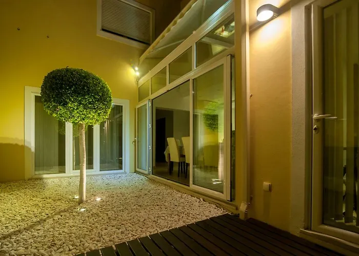 Aqua-jacuzzi-heatable Pool-sauna-gym-snooker * Albufeira