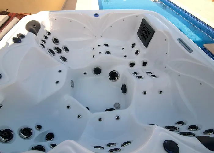 Vila Aqua-jacuzzi-heatable Pool-sauna-gym-snooker *