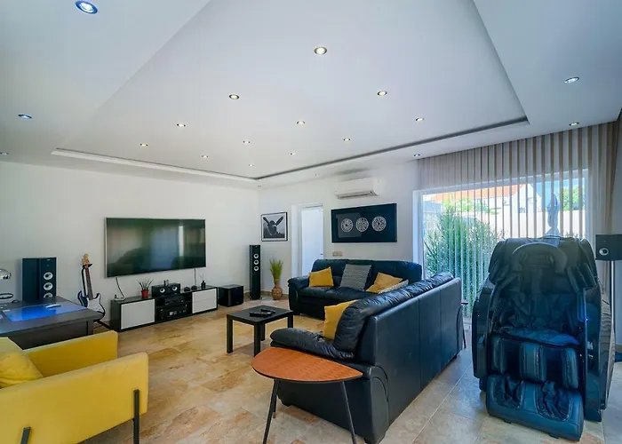 Vila Aqua-jacuzzi-heatable Pool-sauna-gym-snooker