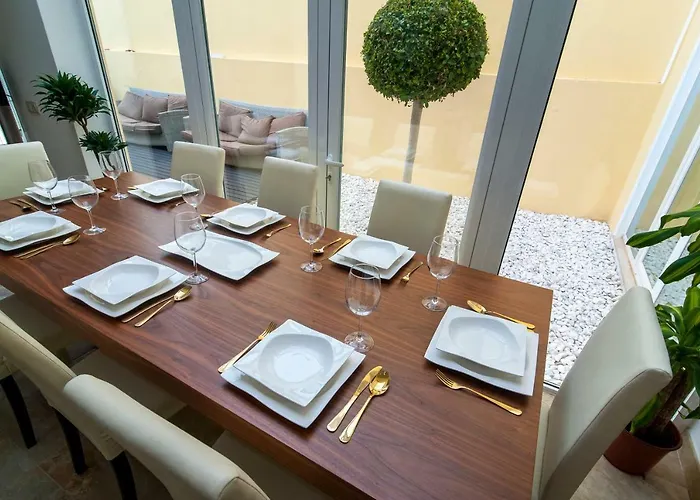 Aqua-jacuzzi-heatable Pool-sauna-gym-snooker Albufeira